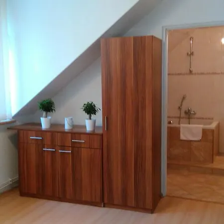 Pod Lipami Guest house