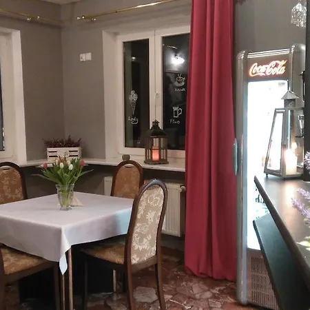 Pod Lipami 招待所 Moryn