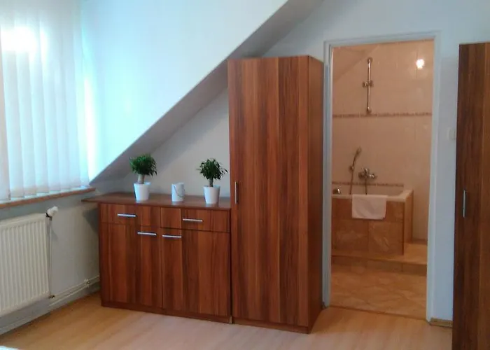 Pod Lipami Guest house